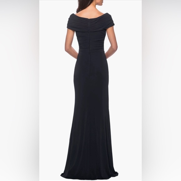 La Femme Ruched Jersey Long Gown with V-neckline black Dress - Picture 3 of 11